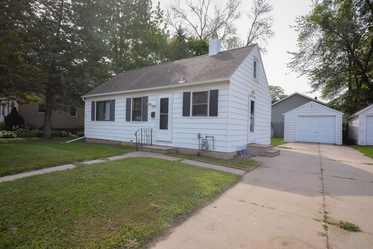 Primary Photo - Great cozy home in fantastic location near...