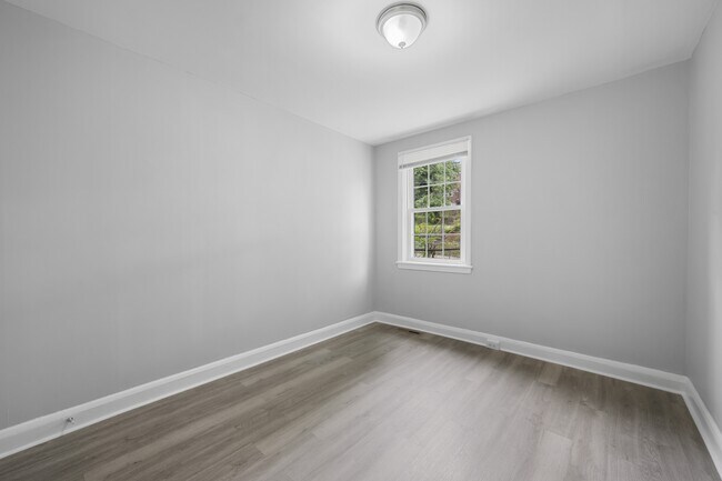 Foto del edificio - 6151 Chinquapin Pkwy