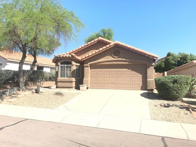 Building Photo - 3 bed 2 bath home with Newer Tile and Shower.