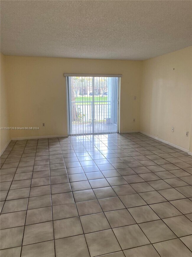 Foto del edificio - 8500 SW 212th St