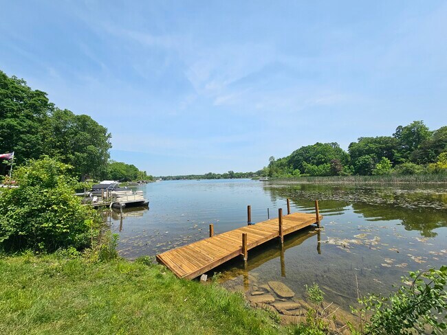 Building Photo - 4822 Hillcrest Dr