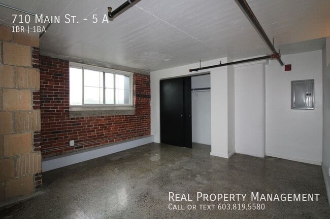 Building Photo - 710 Main St