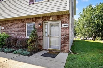 Building Photo - 3360 S Oaklawn Cir