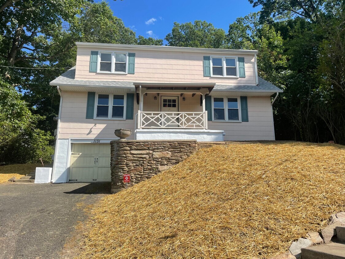 1131 Grovania Ave Unit 2nd Floor, Abington, PA 19001 Apartments in