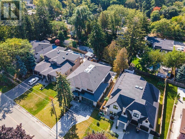 Building Photo - 1610 Kenmuir Ave