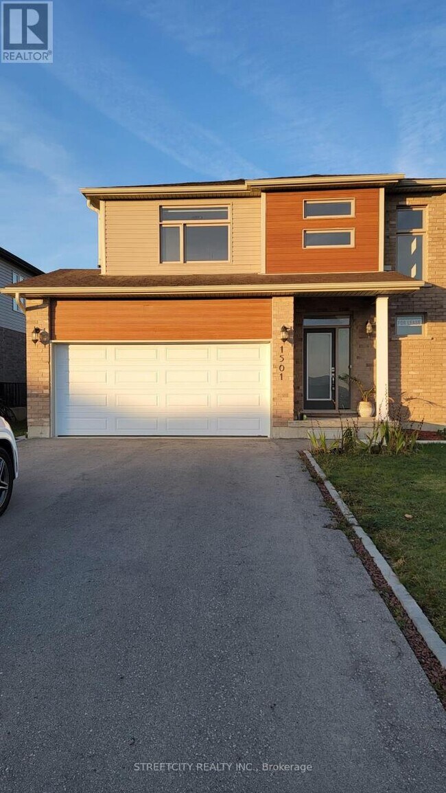 Building Photo - 1501 Applerock Ave