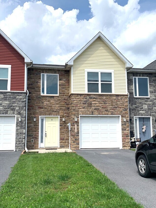 202 Merriweather Dr, Chambersburg, PA 17201 Townhome Rentals in Chambersburg PA