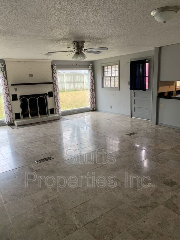 Building Photo - 559 Malone Cir