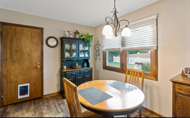 Foto del edificio - 301 Hearthstone Dr