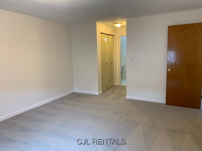 Building Photo - 3 Viking Ct