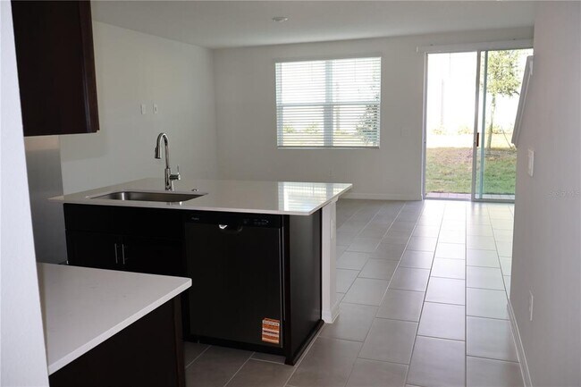 Foto del edificio - 16310 Bird of Paradise Ave