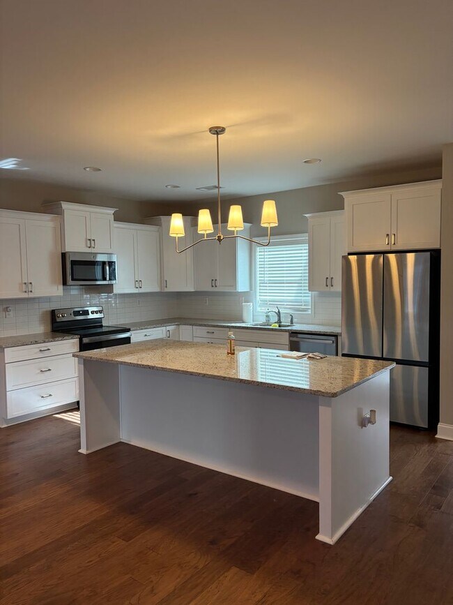 Foto del edificio - 2 Story Townhome in Hartbrook, Very Close to HWY280