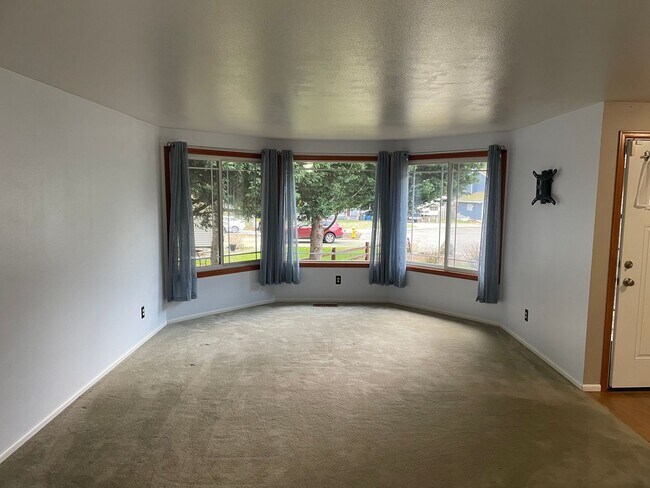 Foto del edificio - Fantastic 3 Bedroom Home with Fenced Yard and Garage!