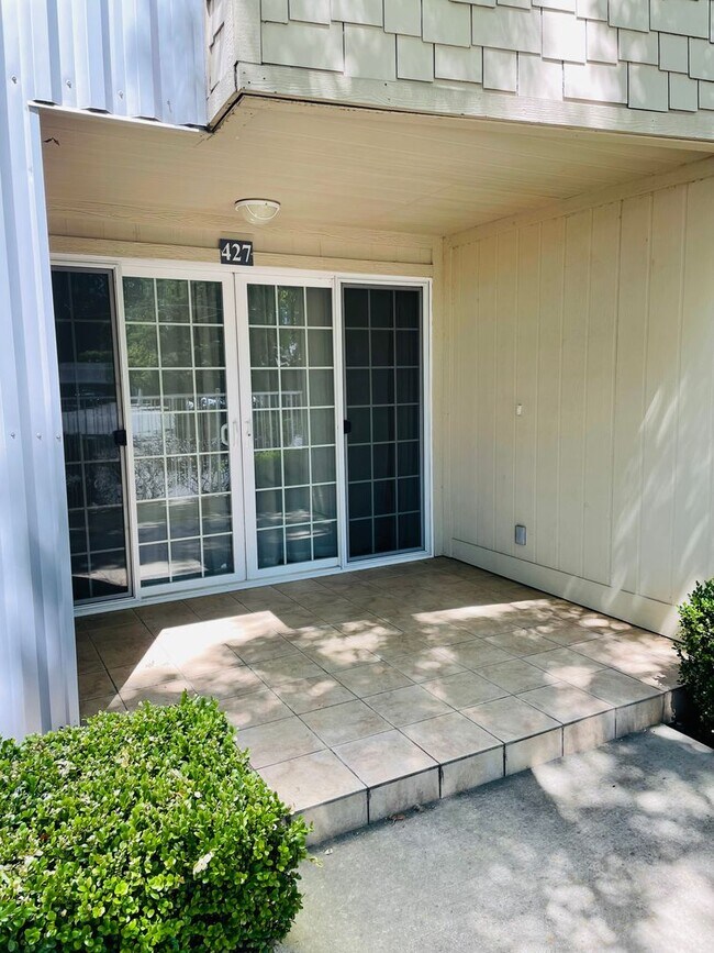 Foto del edificio - Modern Living in Spacious 2bed/2 bath West...