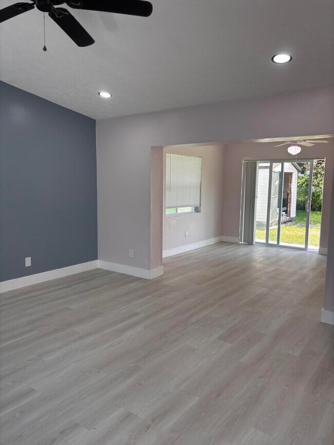 Foto del edificio - 450 SW Eyerly Ave
