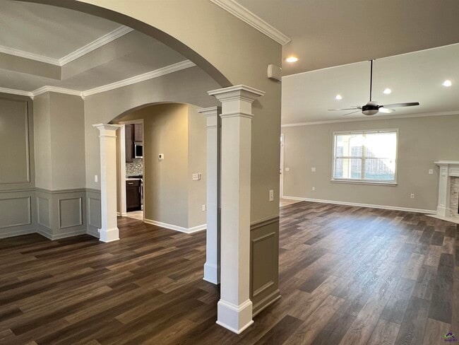 Building Photo - 210 Hearthwood Dr