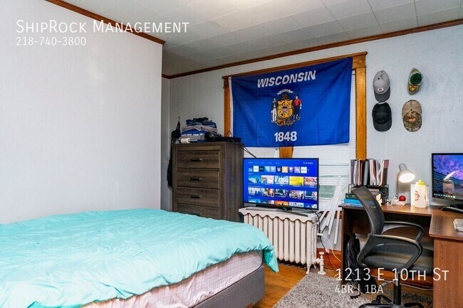 Foto del edificio - 1213 E 10th St