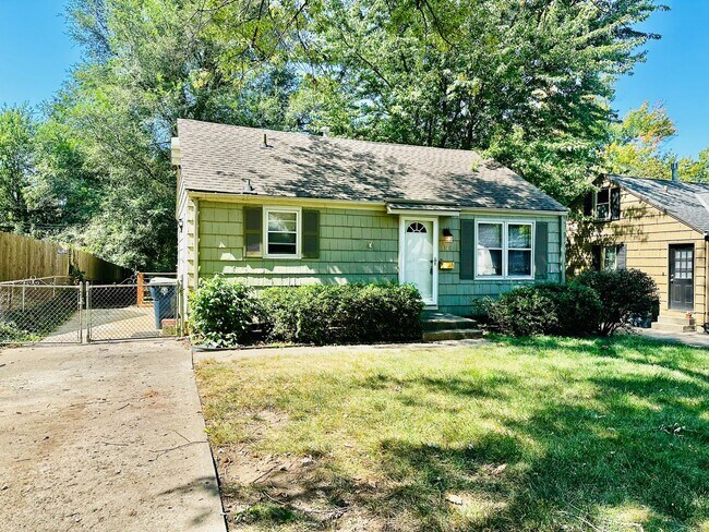 Foto del edificio - {8146} Charming Waldo Ranch + Hardwood Flo...