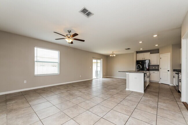 Foto del edificio - 15423 Dark Star Ln