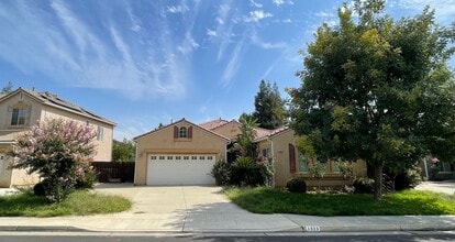 Building Photo - 1823 N Holly Ave