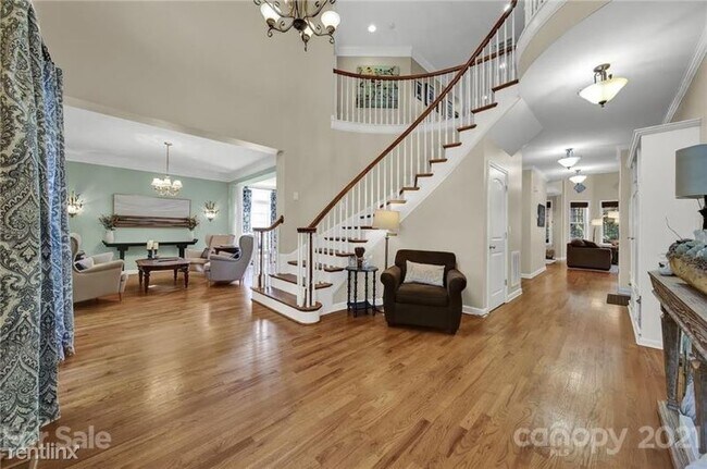 Foto del edificio - 8035 S Dorchester Trace