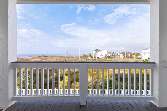 Foto del edificio - 22520 Bay Point Dr