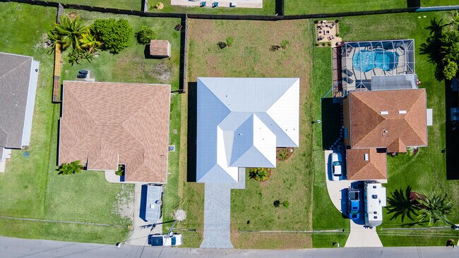 Foto del edificio - 5271 NW Mayfield Ln