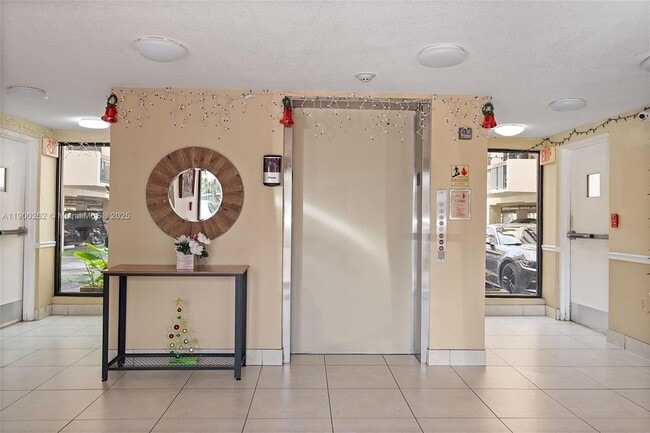 Foto del edificio - 5249 NW 7th St