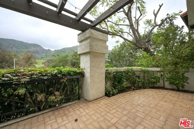 Foto del edificio - 1486 Palisades Dr