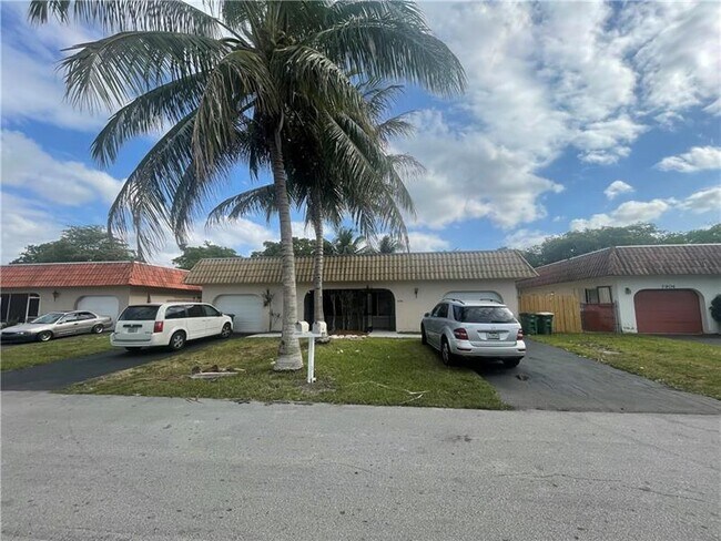 Foto del edificio - 7902 NW 70th Ct