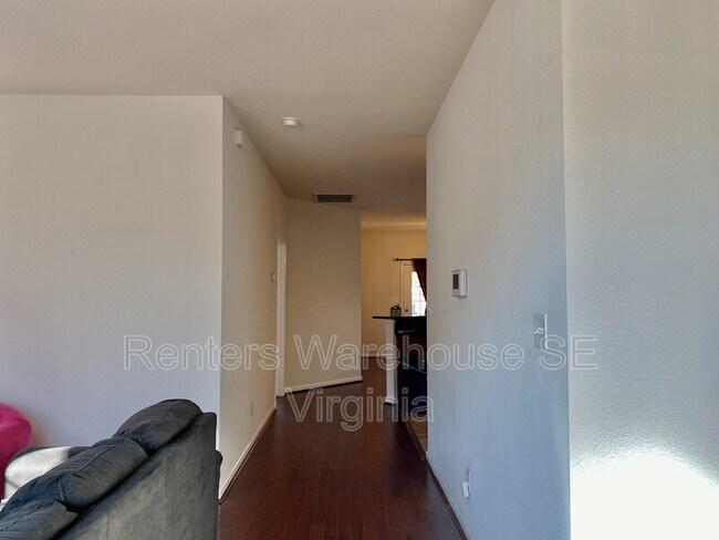 Building Photo - 121 Nautico Way
