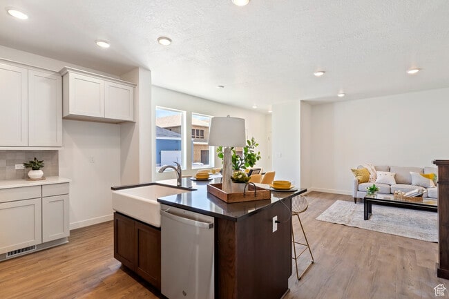 Building Photo - 10078 Loblobby Ln