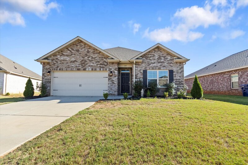 Primary Photo - 122 Riverhaven Dr