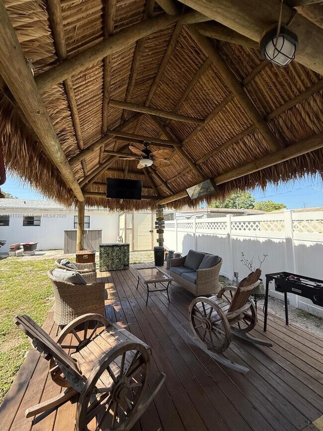 Foto del edificio - 4764 SW 12th St