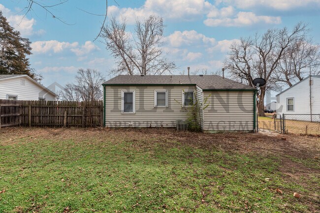 Building Photo - 224 Grover Ave