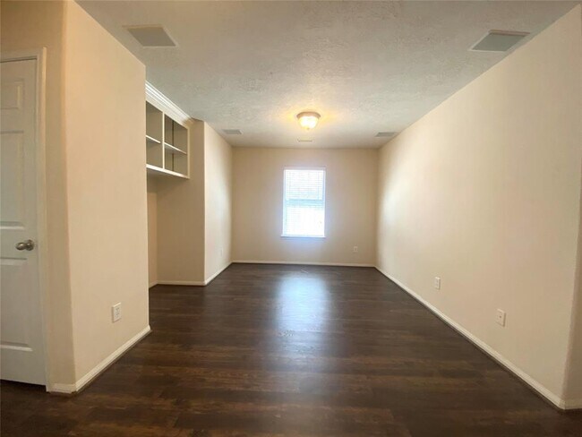 Building Photo - 13102 Castlewind Ln