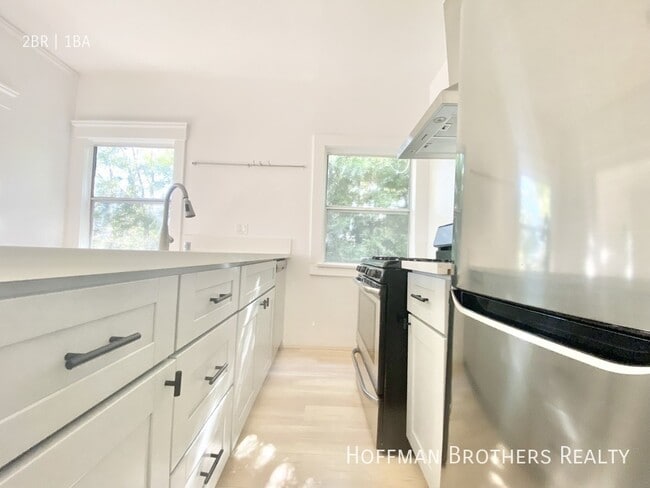 Building Photo - 400 N Ave 54