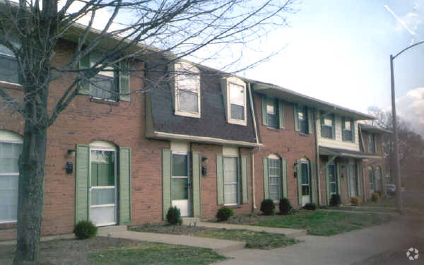 Foto del edificio - Trailbridge Townhomes