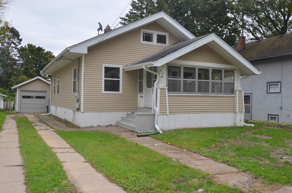 518 Shaw St, Rockford, IL 61104 House Rental in Rockford, IL