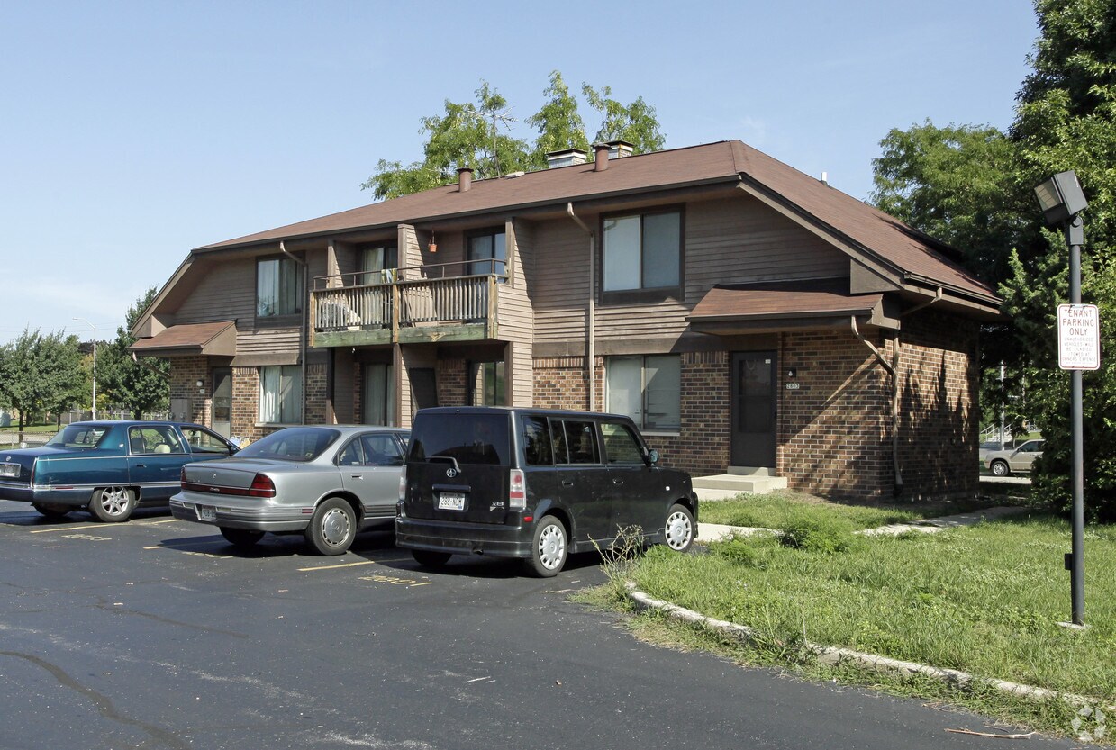 Primary Photo - Erin Way Apartments