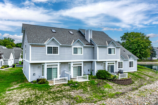 Foto del edificio - Crystal Bay Townhomes
