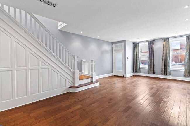 Foto del edificio - 2443 E Cumberland St