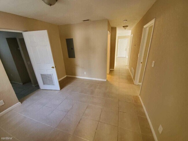 Building Photo - 5 br, 3 bath House - 928 Market St