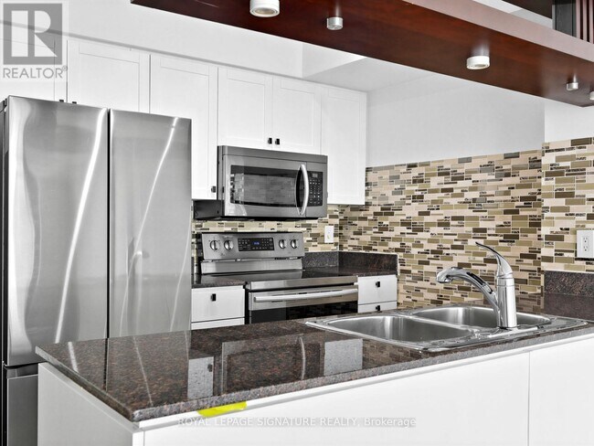 Building Photo - 81 Navy Wharf Ct