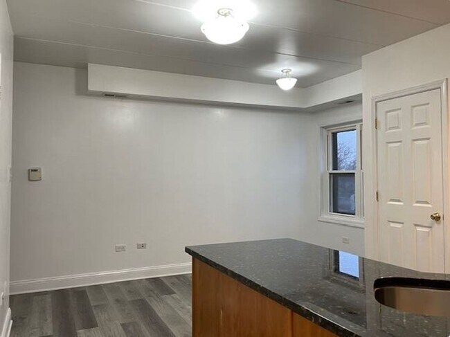 Foto del edificio - 2b1b unit in Chinatown Prime Location