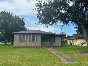 Building Photo - 2303 Oaklawn Dr