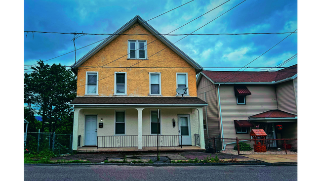 Building Photo - 808 Eynon St