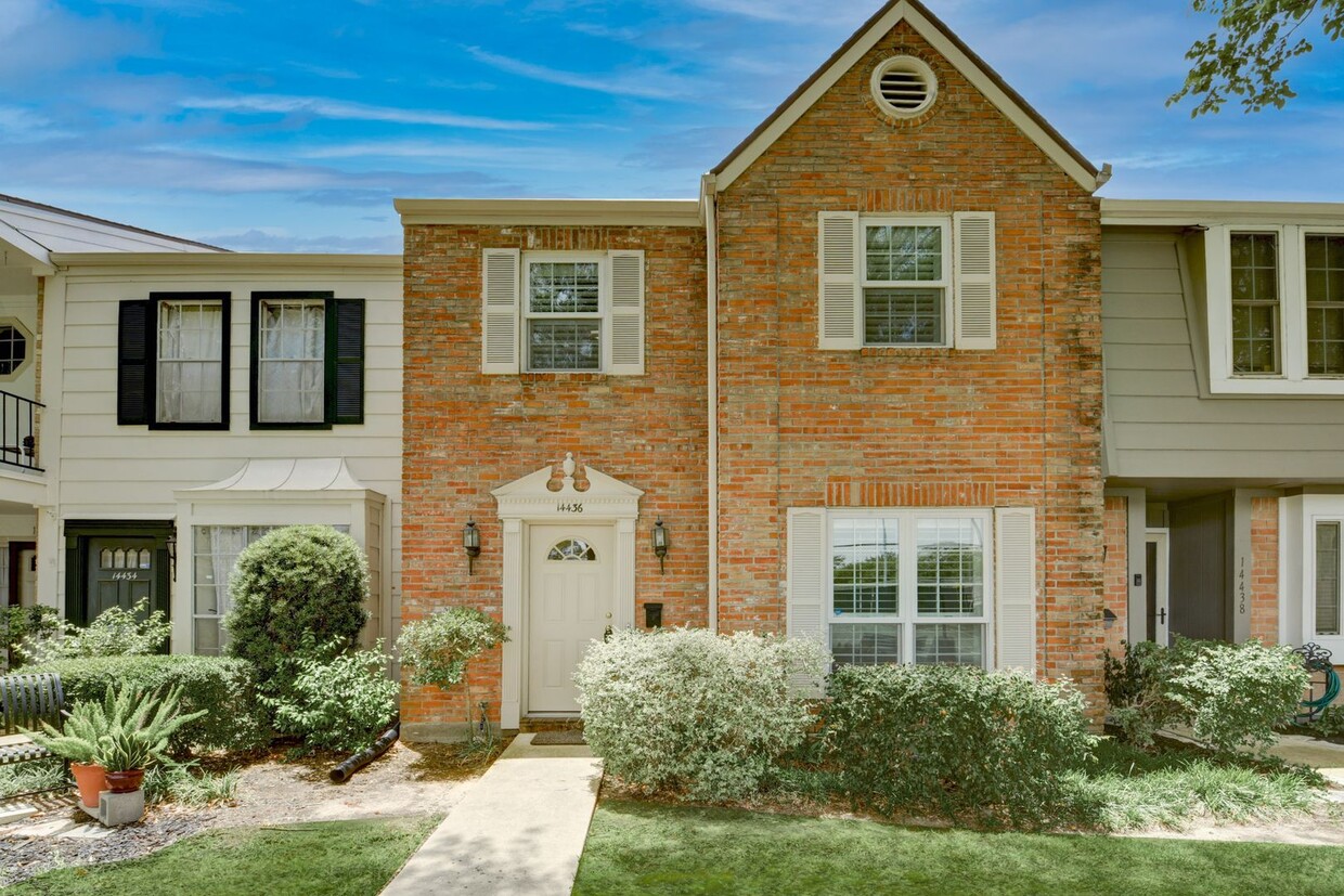 Primary Photo - 3 BD / 2.5 BR Townhome in Memorial Club co...