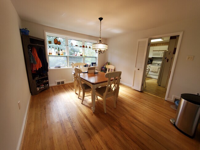 Building Photo - 229 Ellis Rd