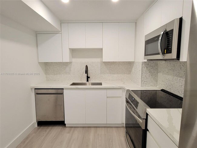 Foto del edificio - 2655 Collins Ave